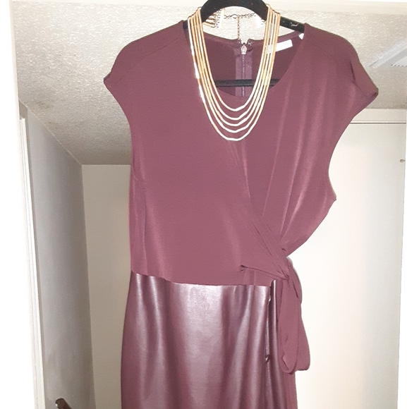 Dress - Picture 2 of 3